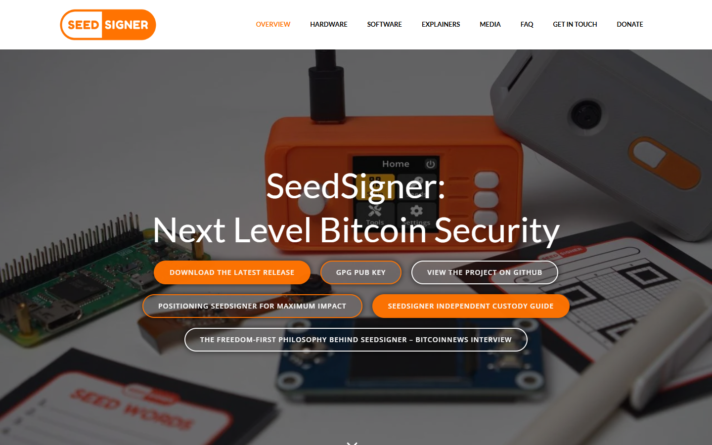 SeedSigner homepage showing DIY open-source Bitcoin signing device and stateless design
